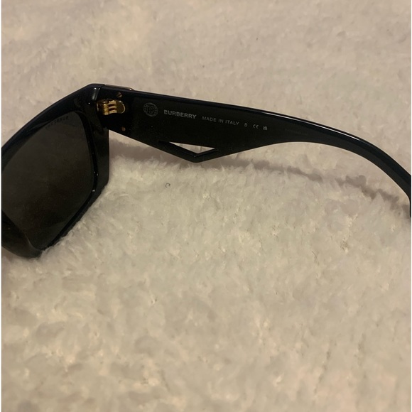 NWT Burberry Sunglasses - Picture 5 of 5